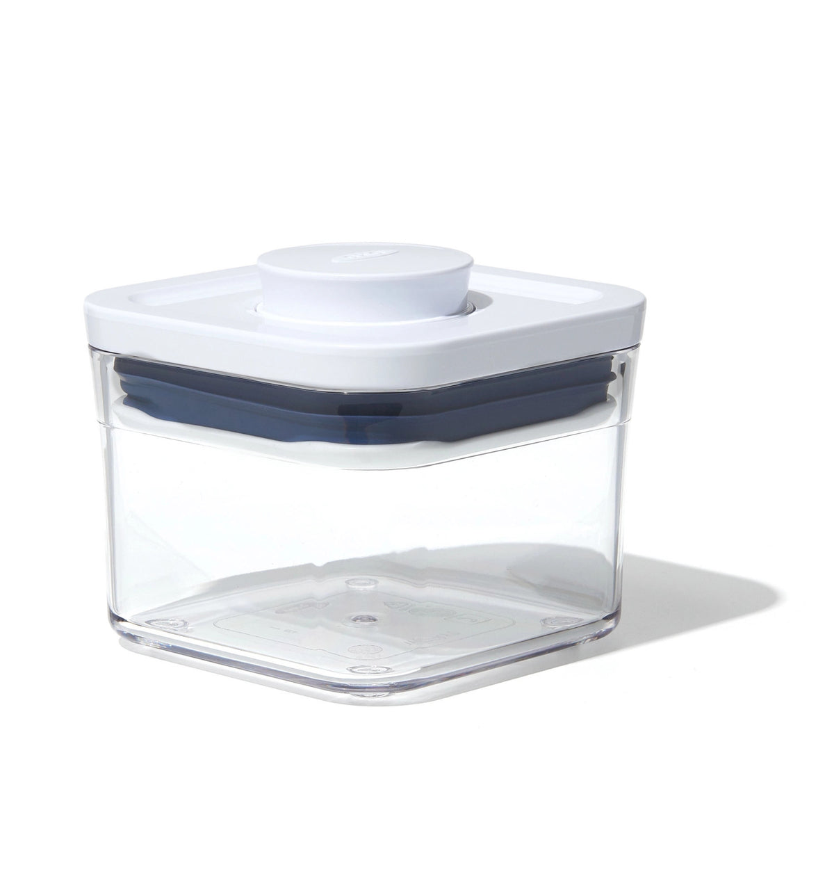POP 2.0 Behälter klein quadratisch, 10.6x10.6x8 cm, 0.4 l in Transparent präsentiert im Onlineshop von KAQTU Design AG. Aufbewahrungsdose ist von OXO