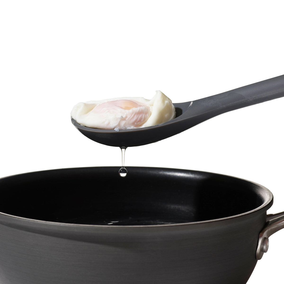 OXO Schaumlöffel, Silikon in Grau präsentiert im Onlineshop von KAQTU Design AG. Küchenhelfer ist von OXO