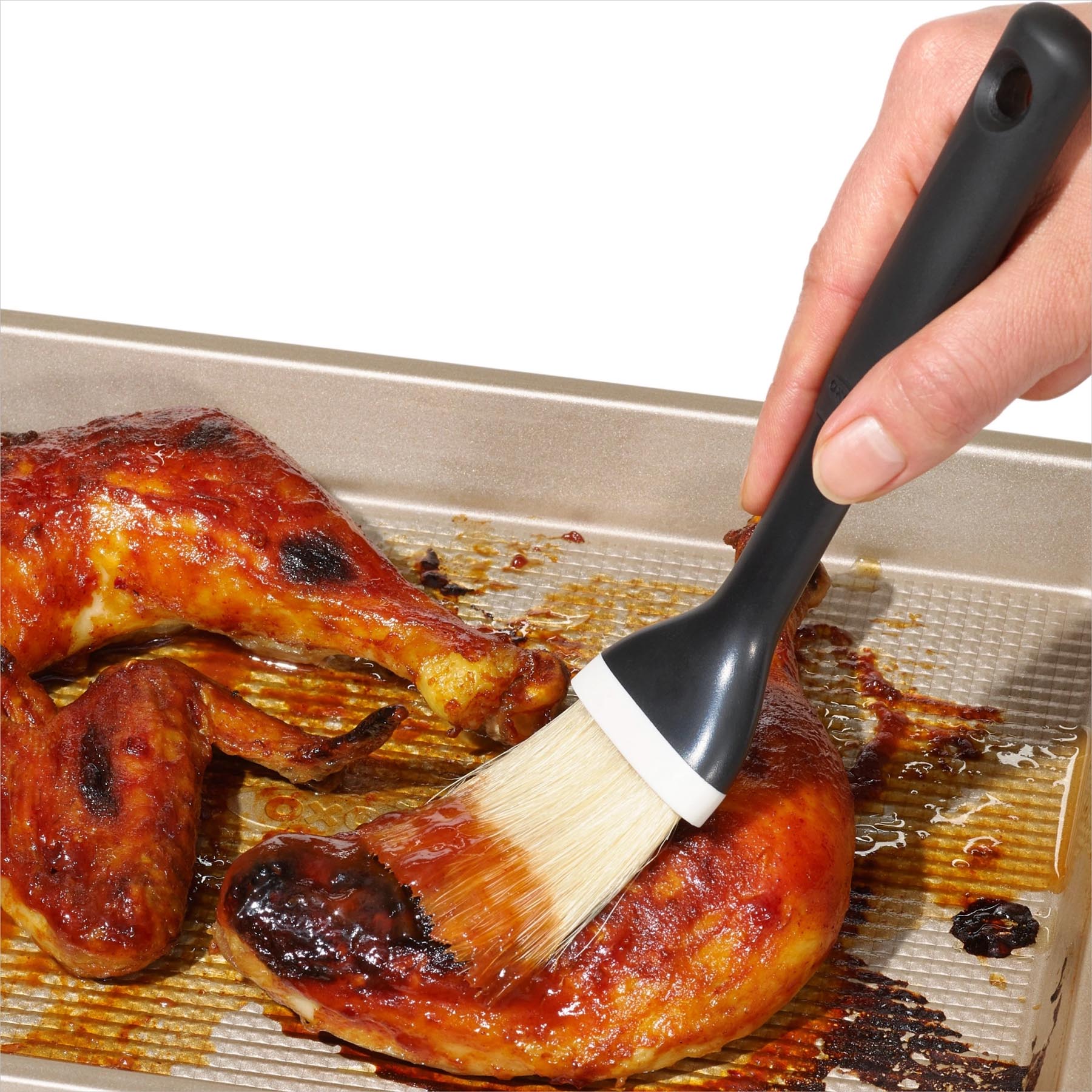 Eleganter GG Backpinsel mit hochwertigen Naturborsten, 24x5cm, ideal für präzises Backen und Dekorieren, präsentiert von OXO.