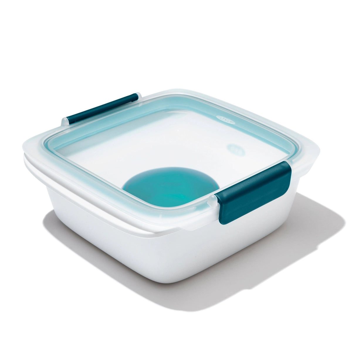 OXO Good Grips Prep  Go Salatbehälter 1.5L in Blau präsentiert im Onlineshop von KAQTU Design AG. Salatzubehör ist von OXO