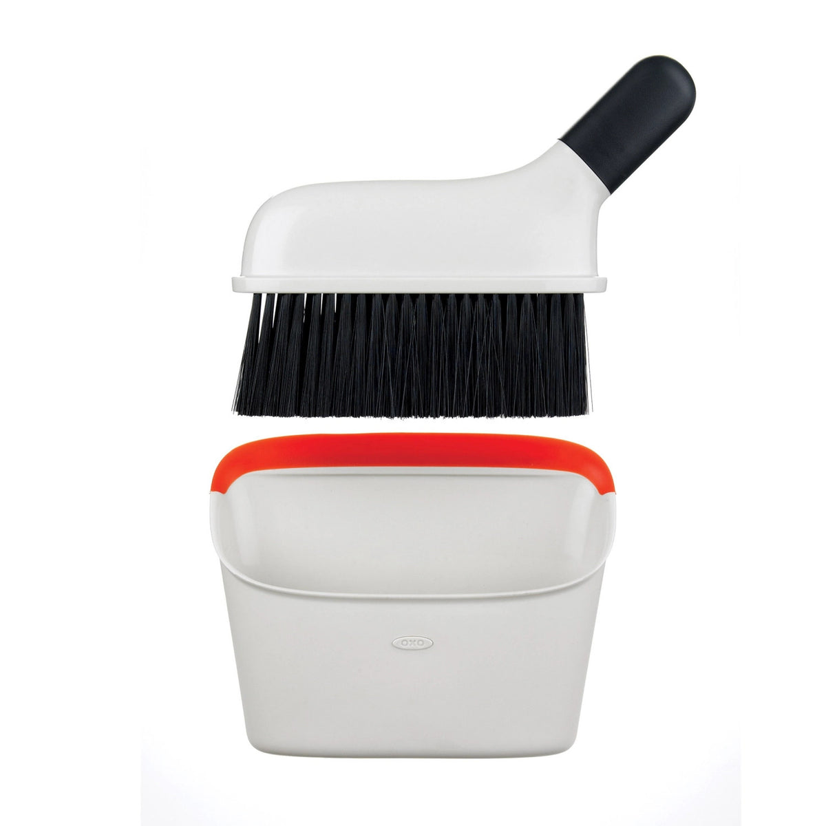 Kompaktes Kehrschaufel Bürsten-Set in Weiss präsentiert im Onlineshop von KAQTU Design AG. Besen ist von OXO