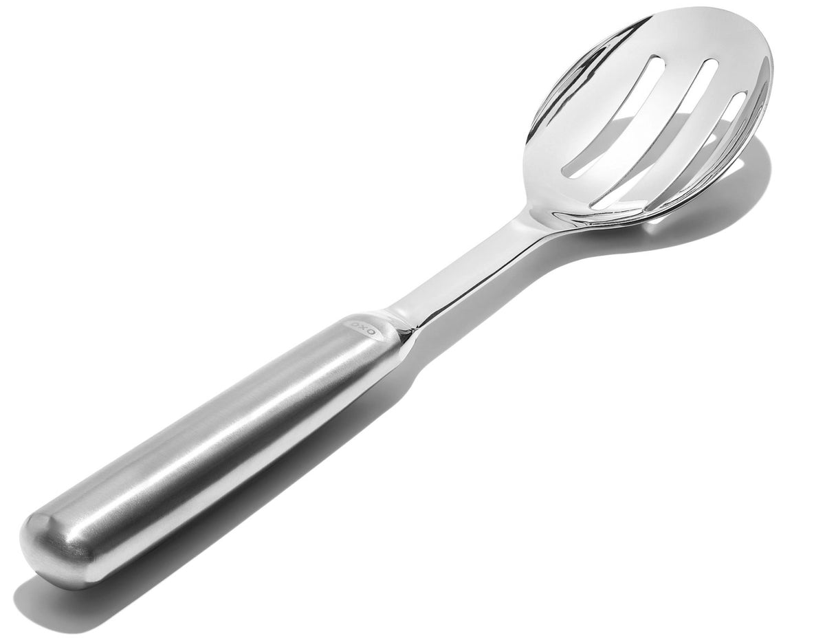 Good Grips Steel Servierlöffel mit Schlitzen, 28cm in Silber präsentiert im Onlineshop von KAQTU Design AG. Kochbesteck ist von OXO