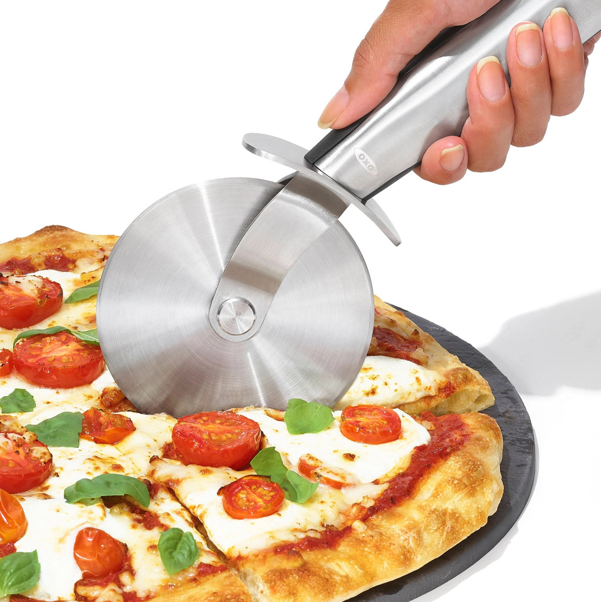 Good Grips Steel Pizzarad, 23cm D10.5cm in Silber präsentiert im Onlineshop von KAQTU Design AG. Pizza ist von OXO