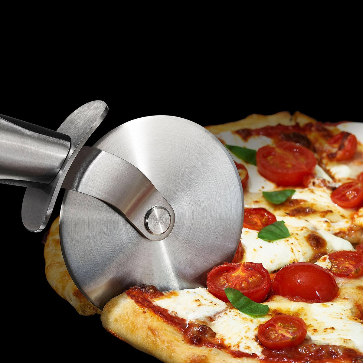 Good Grips Steel Pizzarad, 23cm D10.5cm in Silber präsentiert im Onlineshop von KAQTU Design AG. Pizza ist von OXO
