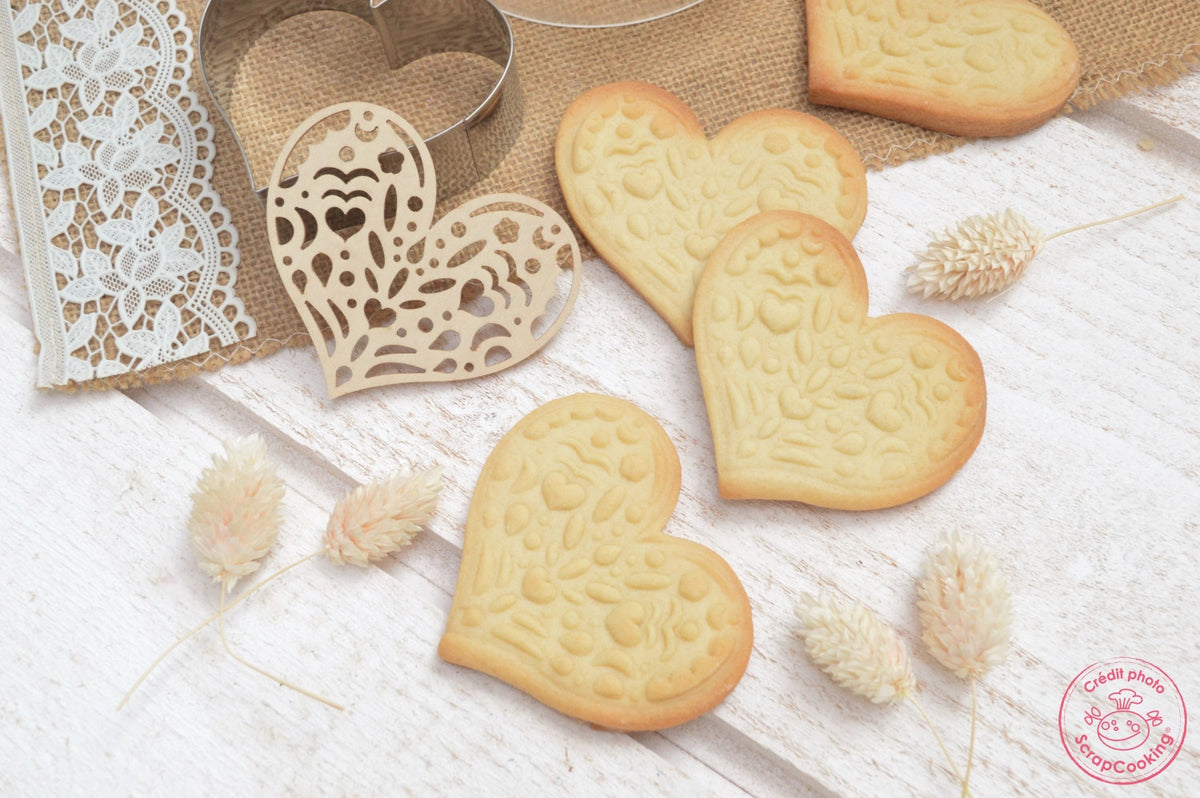Ausstechform u. Holzpräger Herz in Silber präsentiert im Onlineshop von KAQTU Design AG. Ausstecher ist von Scrap Cooking