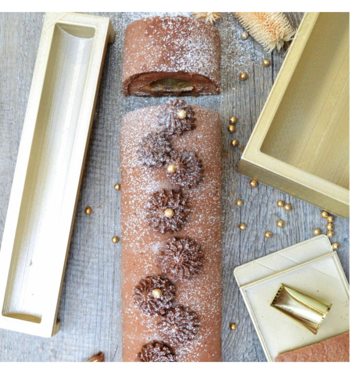 Silikonform Bûche 25cm in Gold präsentiert im Onlineshop von KAQTU Design AG. Backform / Backblech ist von Scrap Cooking