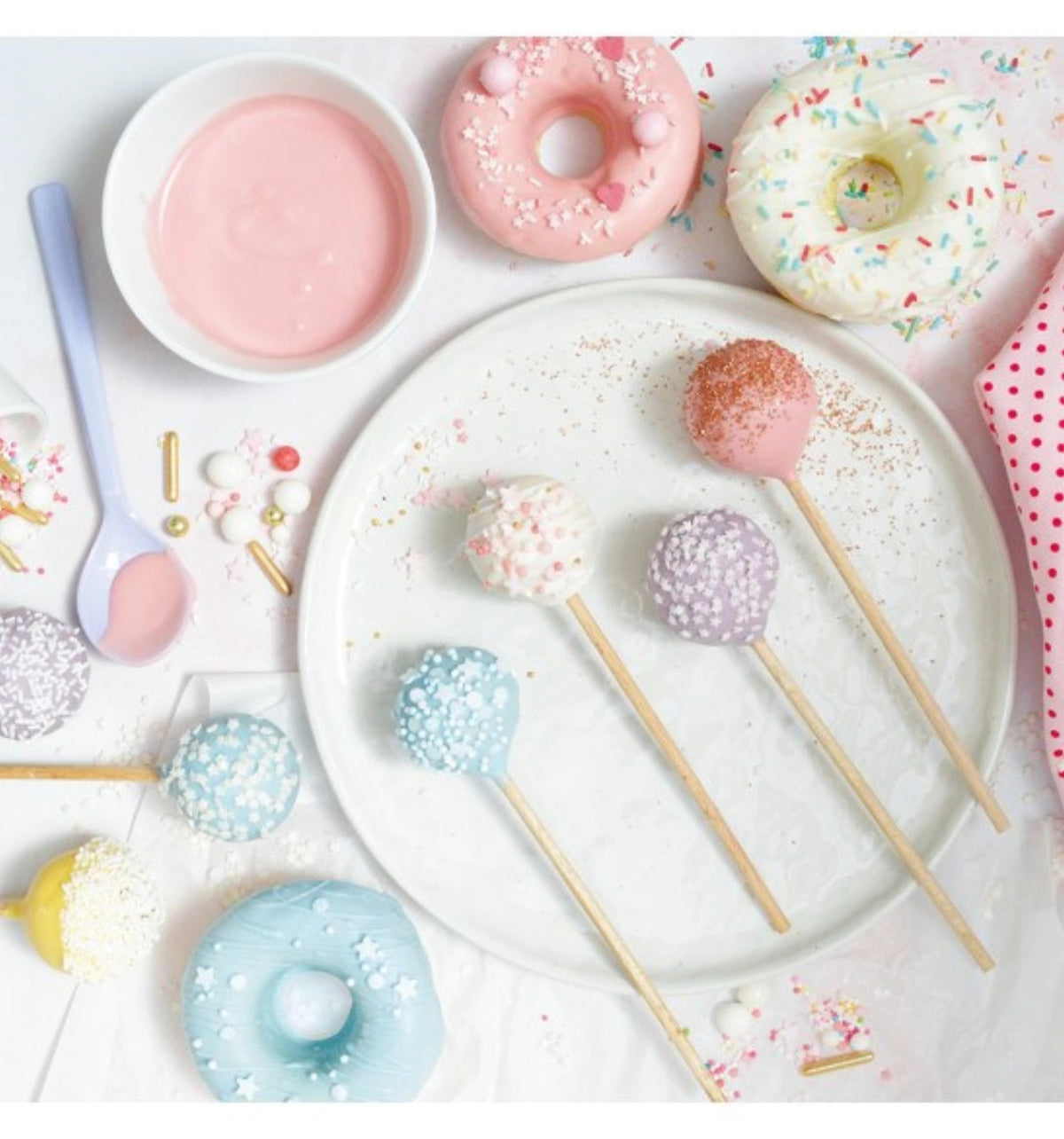 Silikonbackform mini Pop Cakes 15er in Grün präsentiert im Onlineshop von KAQTU Design AG. Backform / Backblech ist von Scrap Cooking
