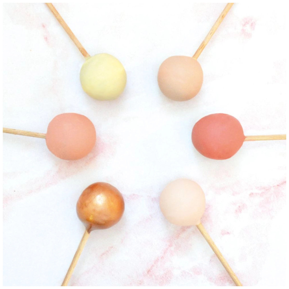 Silikonbackform mini Pop Cakes 15er in Grün präsentiert im Onlineshop von KAQTU Design AG. Backform / Backblech ist von Scrap Cooking