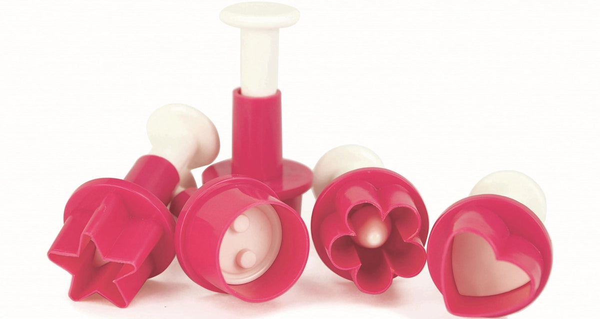 Stanzset Herz Kreis Blume Stern Knopf in Pink präsentiert im Onlineshop von KAQTU Design AG. Backutensilien ist von Scrap Cooking