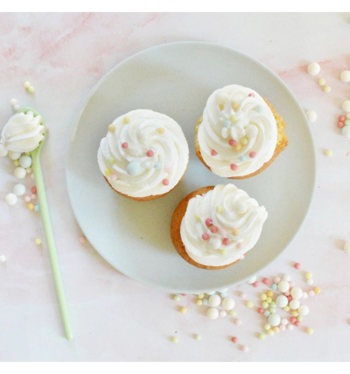 Deko Zucker Perlen Bubbles bunt 70g in Mehrfarbig präsentiert im Onlineshop von KAQTU Design AG. Zutaten ist von Scrap Cooking