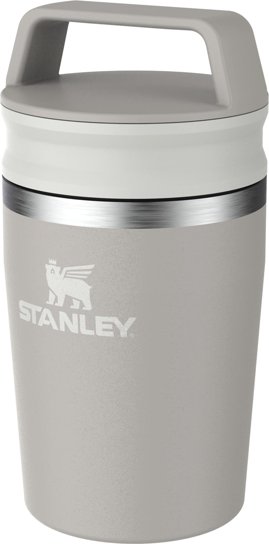 Stylischer Café-To-Go Travel Mug 0.23l in elegantem Ash-Grau von Stanley, ideal für unterwegs und perfekt für heiße Getränke.