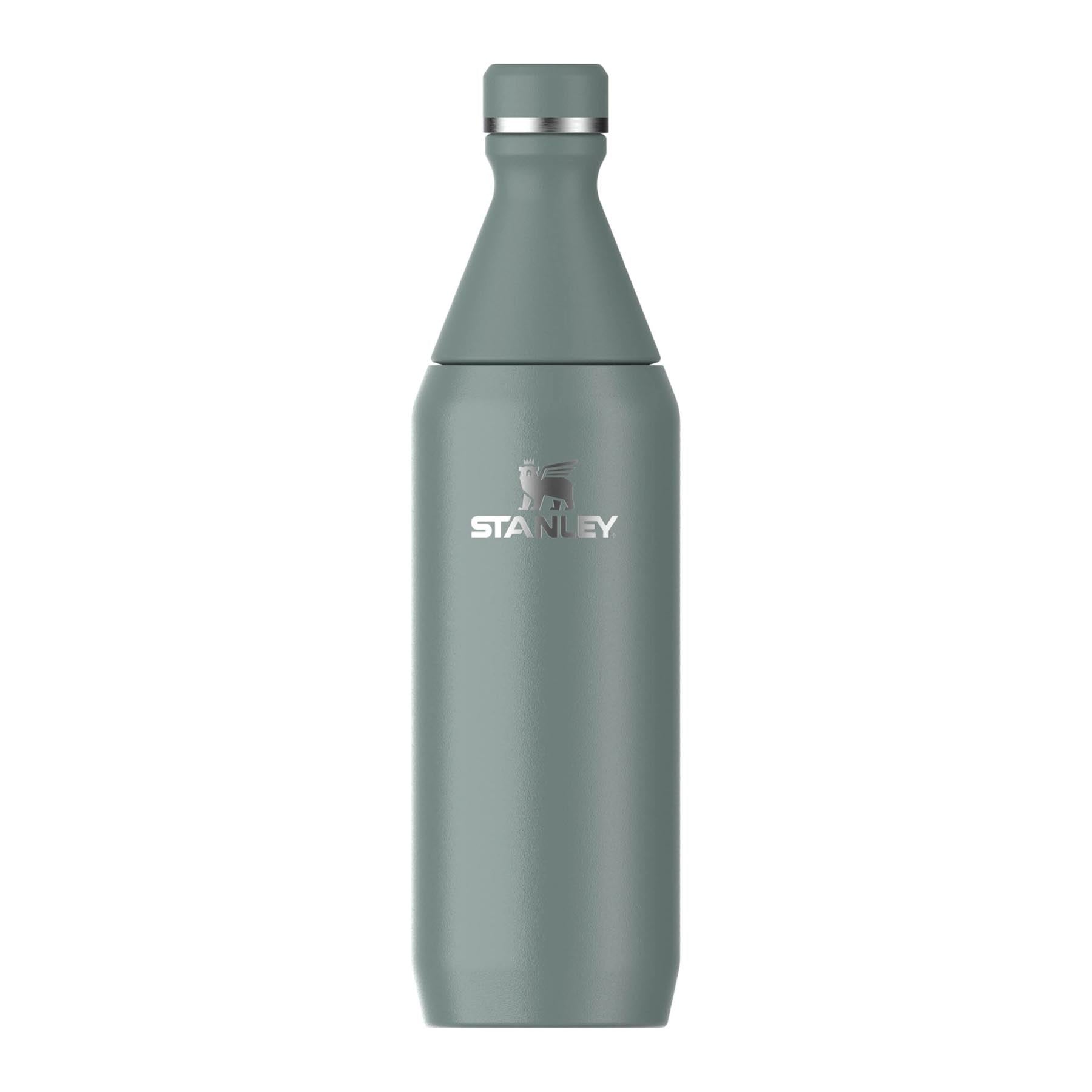 All Day Slim Flasche 0.6l shale gloss in Silber präsentiert im Onlineshop von KAQTU Design AG. Aufbewahrungsbehälter ist von Stanley