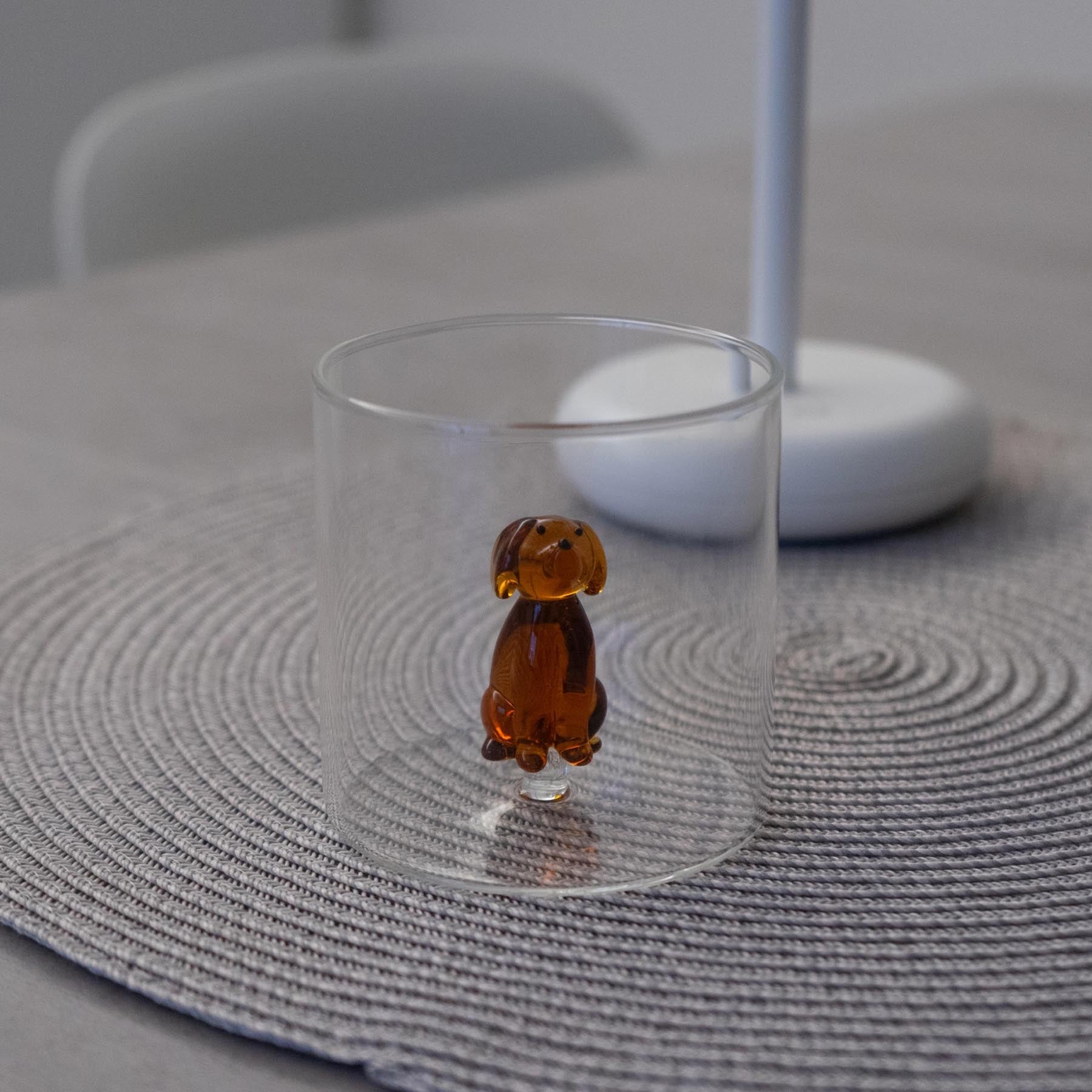 Elegantes 250ml Trinkglas aus Borosilikat mit Hundedesign, ideal für stilvolles Trinken. Perfekt für Tierliebhaber und als Geschenk.
