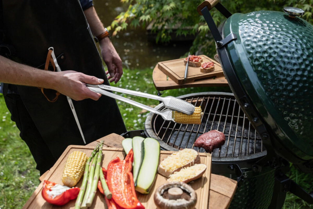 Monaco+ BBQ Zange in Grau präsentiert im Onlineshop von KAQTU Design AG. Küchenhelfer ist von Boska