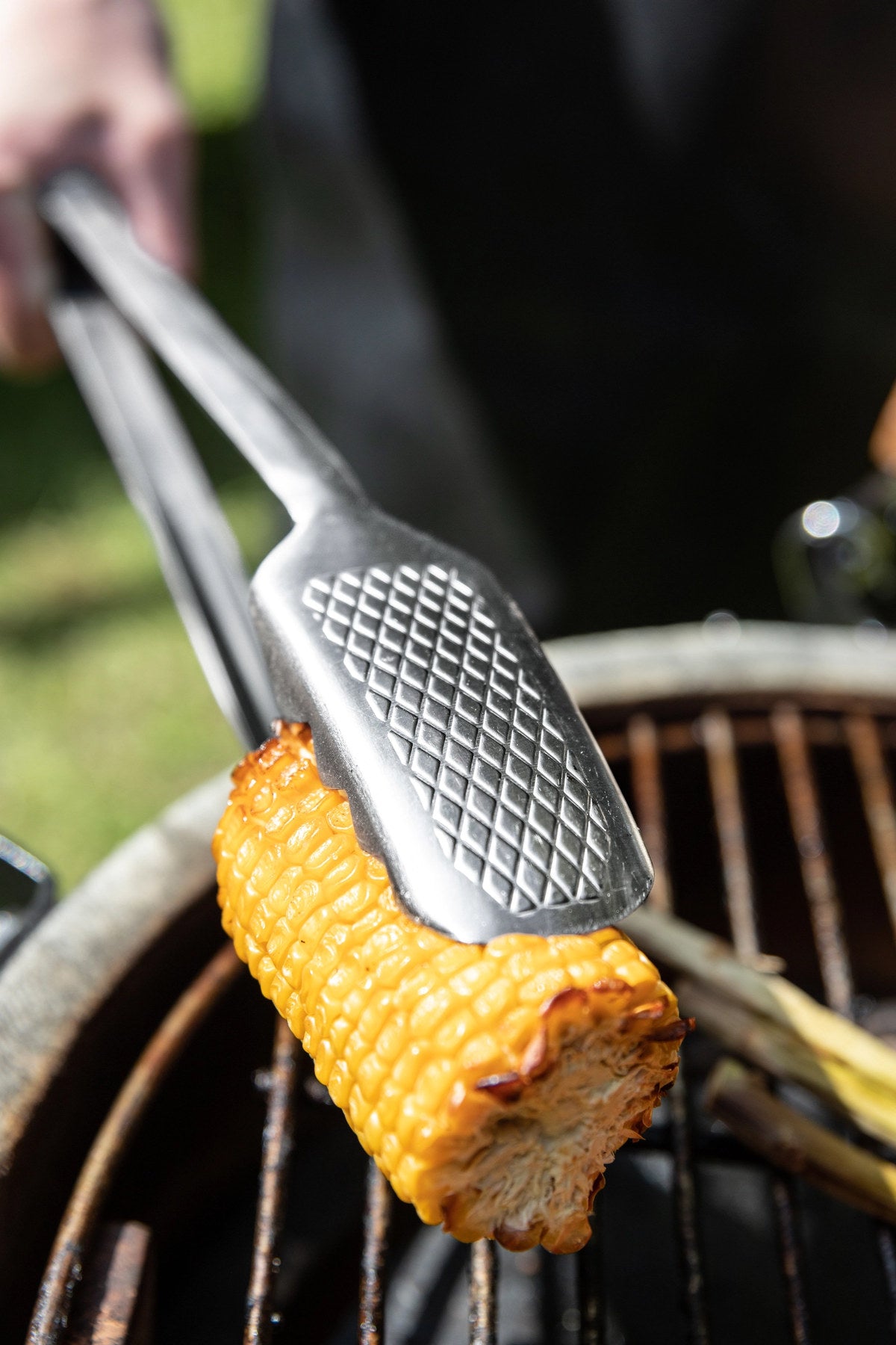 Monaco+ BBQ Zange in Grau präsentiert im Onlineshop von KAQTU Design AG. Küchenhelfer ist von Boska