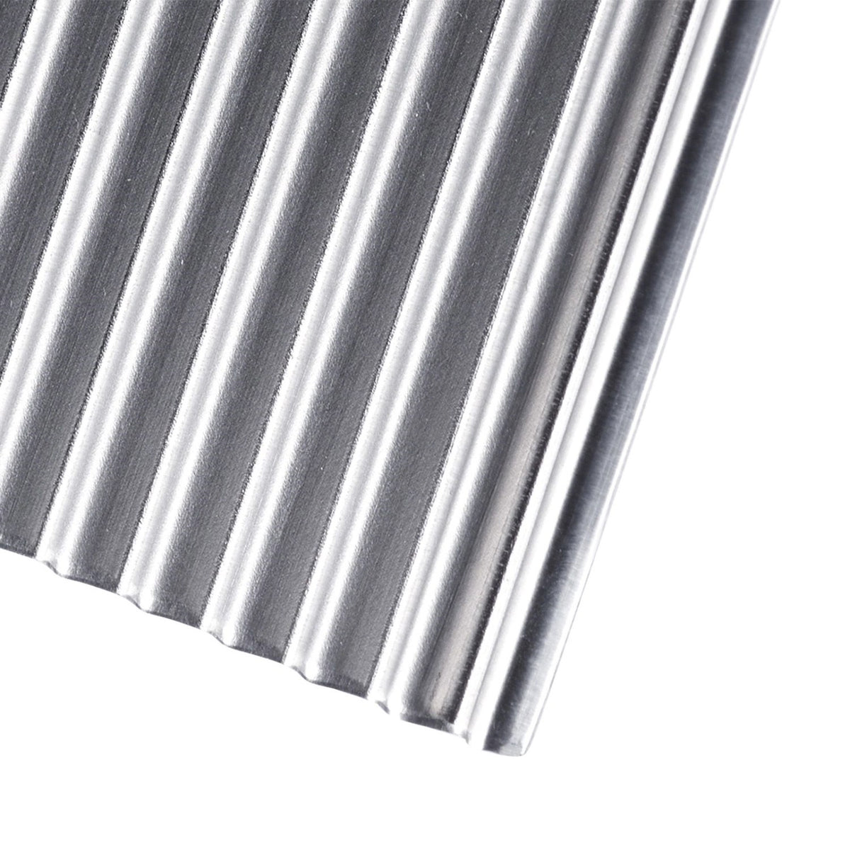 Grauer Wellen- und Buntschneider Master Line von Westmark, kompaktes Küchenwerkzeug zum Schneiden von Wellenformen aus Gemüse und Früchten.