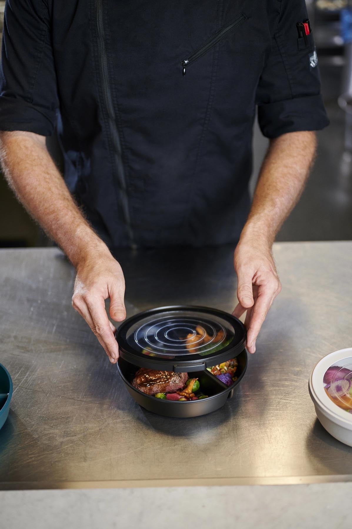 Elegante Mepal Pro Essschale in Nordic Black, 1250 ml, aus langlebigem PET, perfekt für modernes Servieren und frisches Aufbewahren.