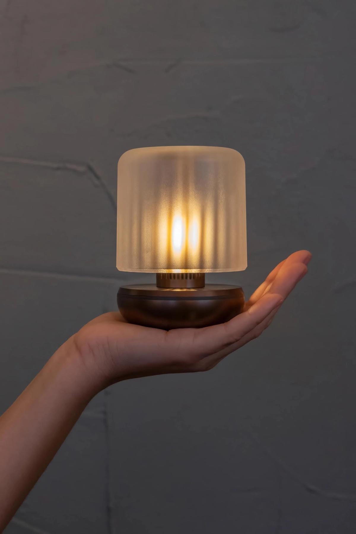 Firefly Tischlampe frosted 11.8x8.6cm bronze in Braun präsentiert im Onlineshop von KAQTU Design AG. Tischleuchte ist von Humble Light