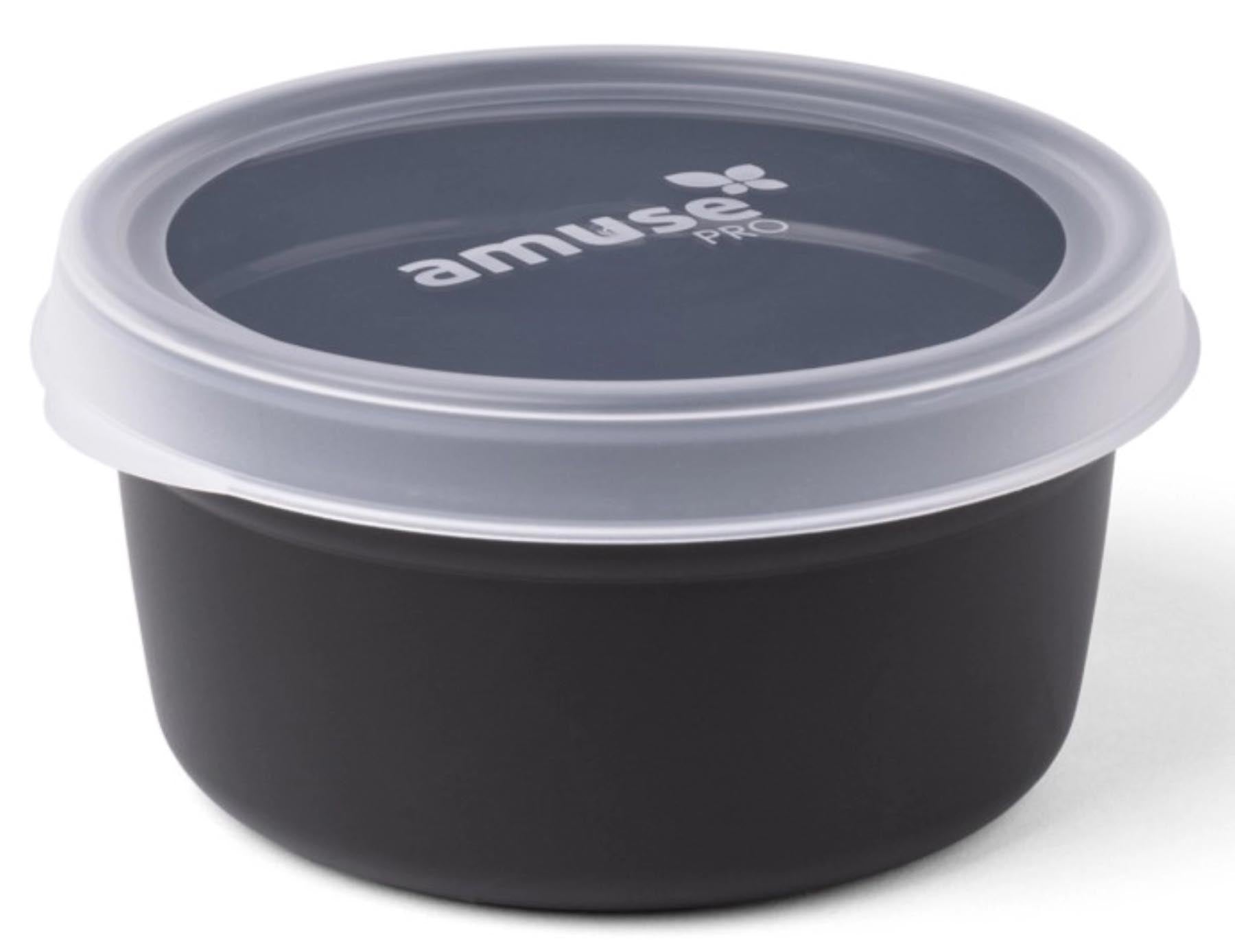 Schwarze, runde Mehrwegschale mit 500ml Volumen von Amuse, ideal für Lunch und Snacks, stilvolles Design für unterwegs.