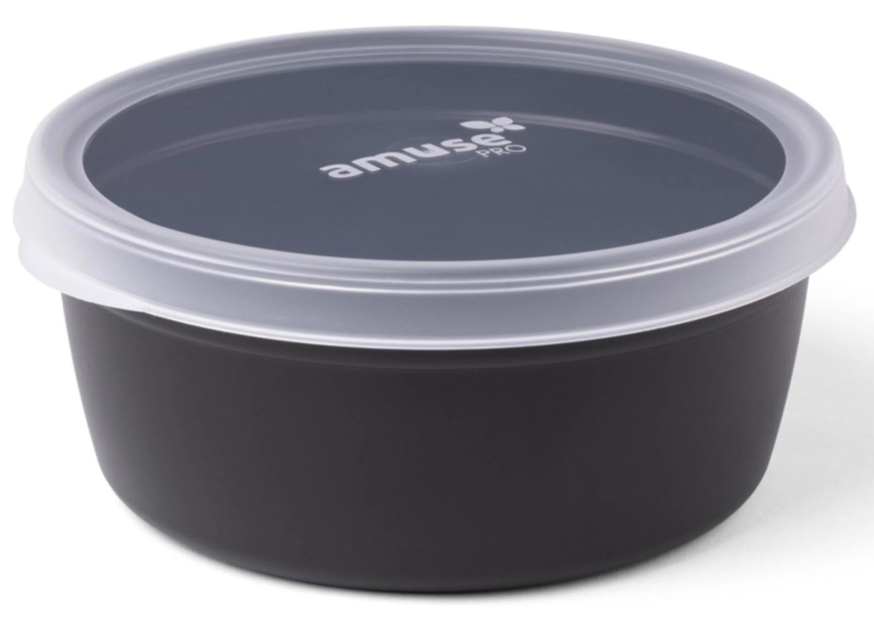 Schwarze, runde Mehrwegschale von Amuse mit 1200 ml Volumen, ideal für Lunch und Snacks, stilvolles Design für unterwegs.