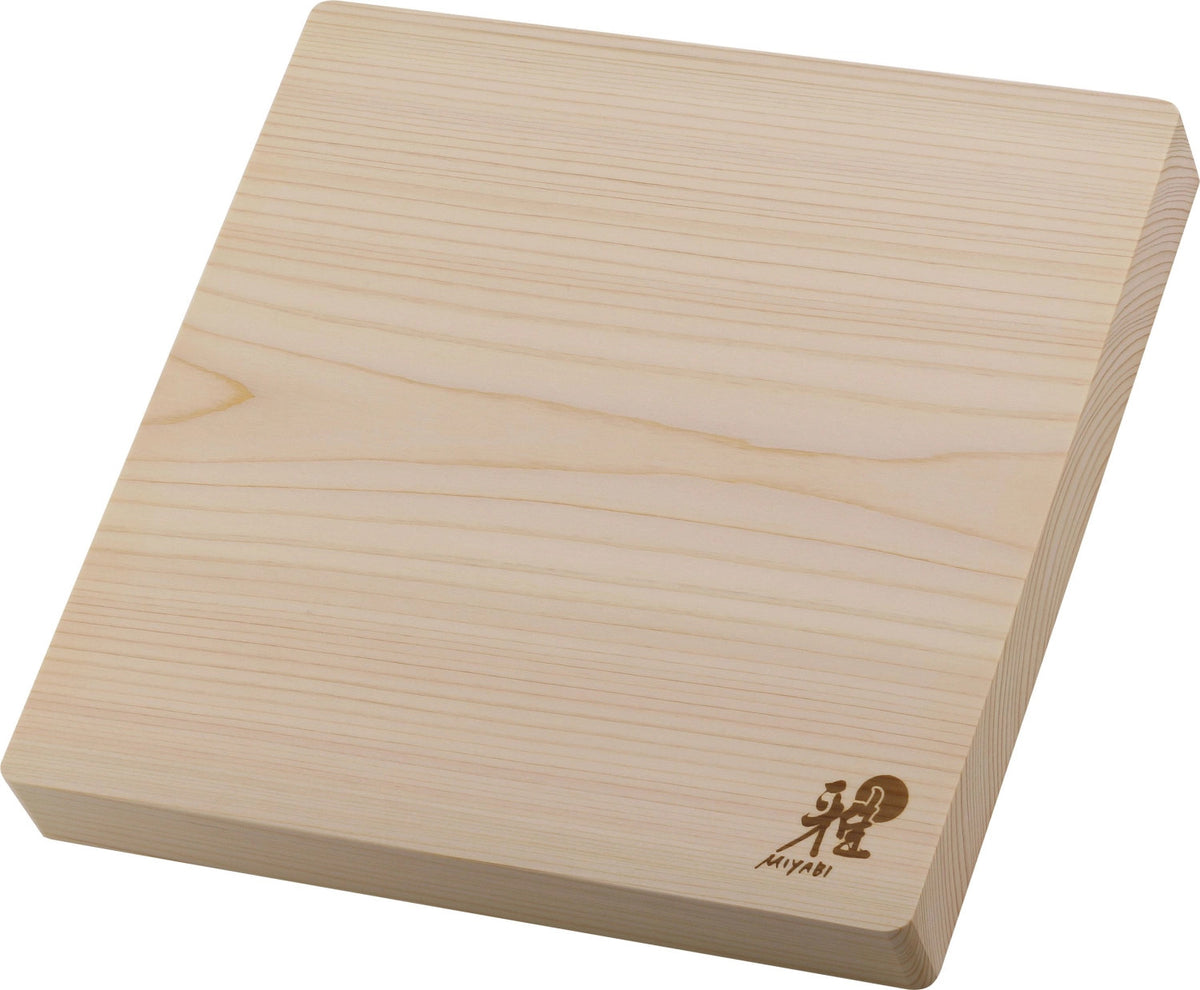 Miyabi Schneidbrett Hinoki S in Beige präsentiert im Onlineshop von KAQTU Design AG. Damastmesser ist von Miyabi