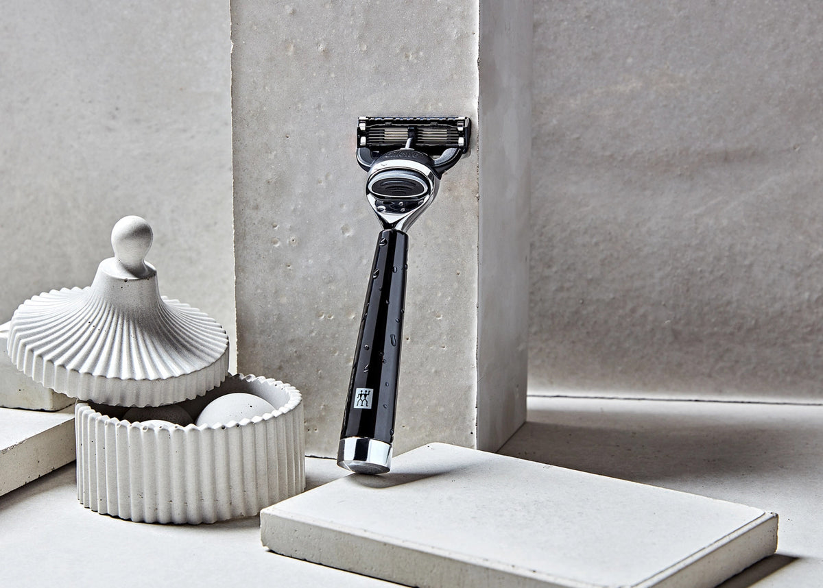 Classic Rasierer schwarz in Schwarz präsentiert im Onlineshop von KAQTU Design AG. Körperpflege ist von Zwilling Beauty