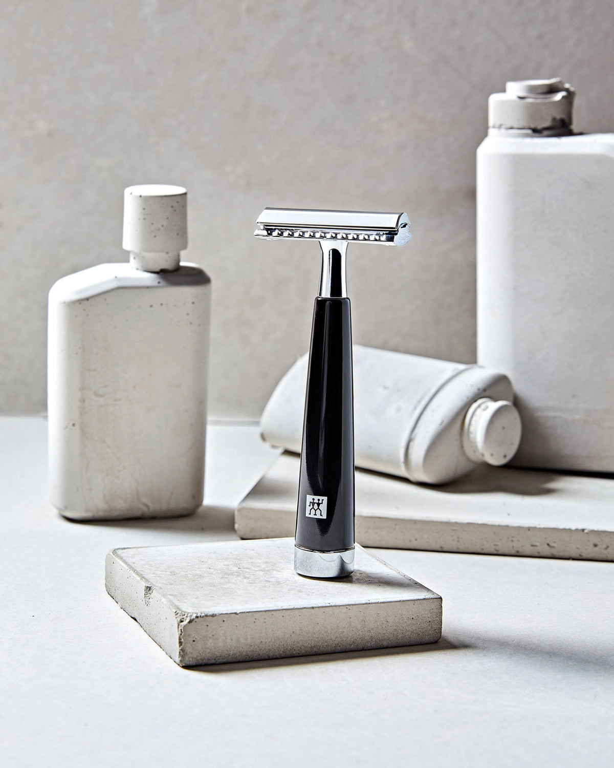 Classic Rasierhobel schwarz in Schwarz präsentiert im Onlineshop von KAQTU Design AG. Körperpflege ist von Zwilling Beauty