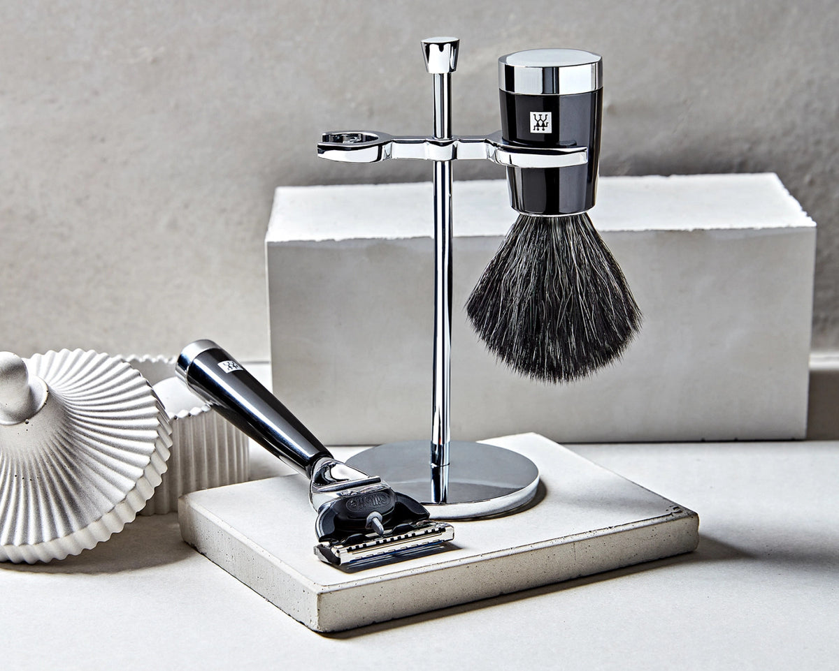 Classic Rasier Set mit Rasierer in Schwarz präsentiert im Onlineshop von KAQTU Design AG. Körperpflege ist von Zwilling Beauty