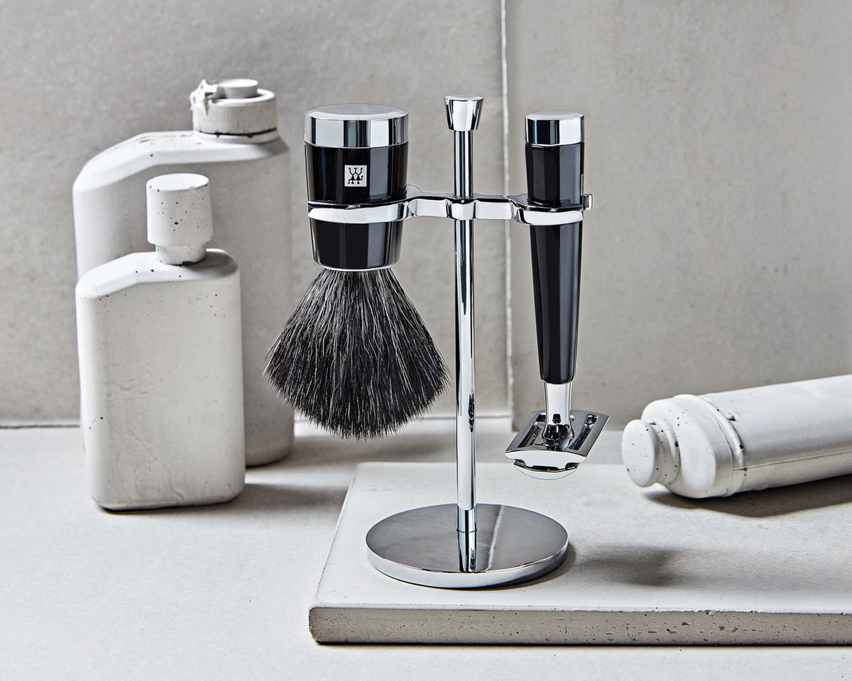 Classic Rasier Set mit Rasierhobel in Schwarz präsentiert im Onlineshop von KAQTU Design AG. Körperpflege ist von Zwilling Beauty