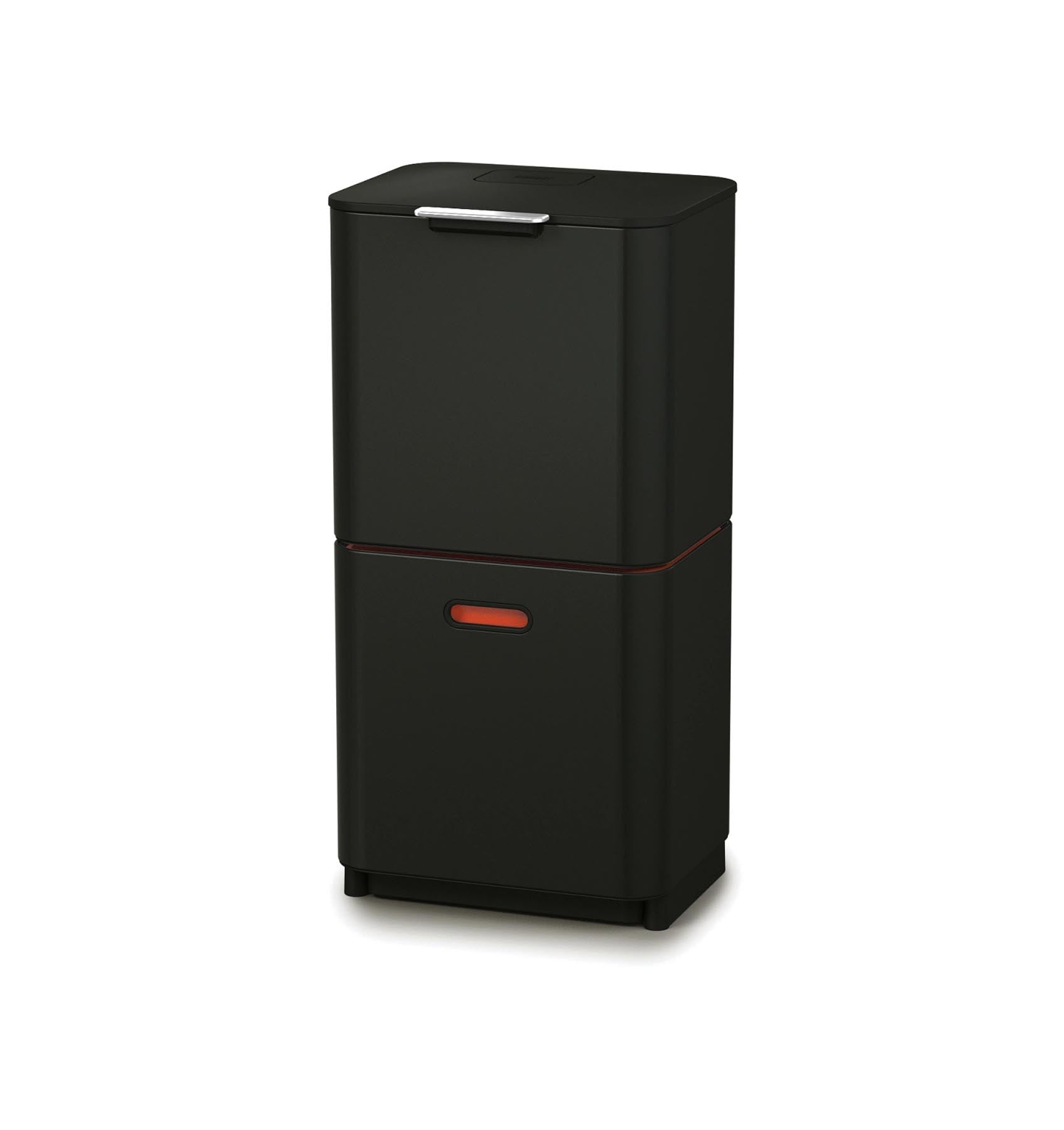 Stylischer Joseph Joseph Totem Max 60L Mülleimer in Carbon Black, perfekt für zeitgemäße Wohnräume und umweltfreundliche Abfalltrennung.