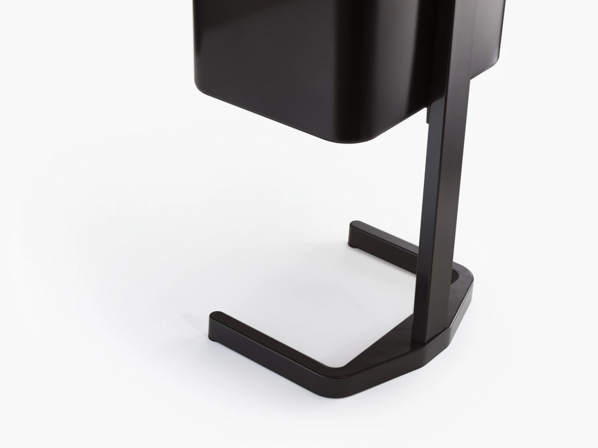 Totem Max 60L, carbon black in Schwarz präsentiert im Onlineshop von KAQTU Design AG. Abfalleimer ist von Joseph Joseph
