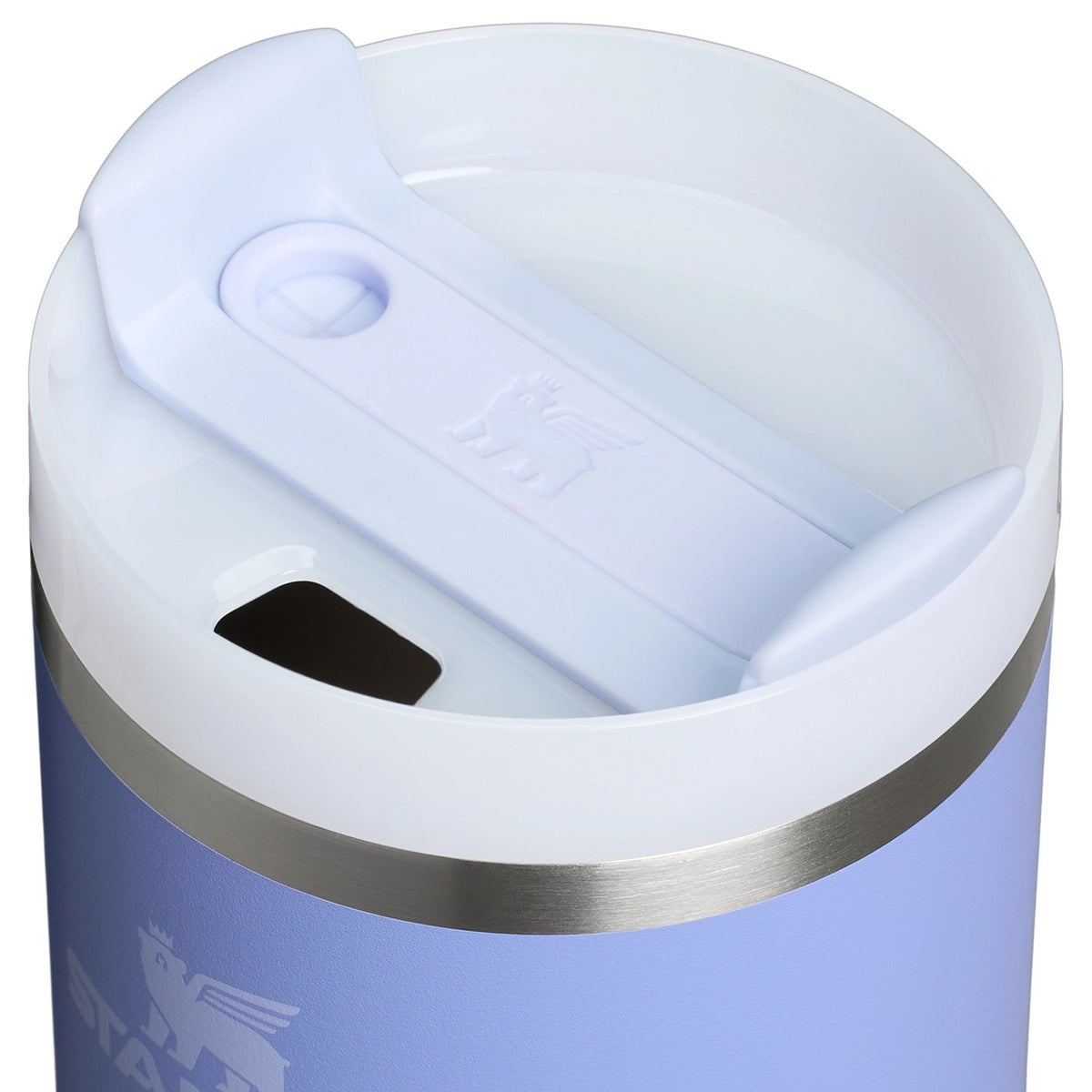 Quencher FlowState 0.6l hydrangea in Violett präsentiert im Onlineshop von KAQTU Design AG. Thermosflasche ist von Stanley