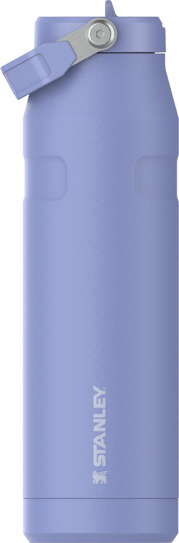 IceFlow Flip Straw Flasche 1.06l hydrangea in Violett präsentiert im Onlineshop von KAQTU Design AG. Aufbewahrungsbehälter ist von Stanley