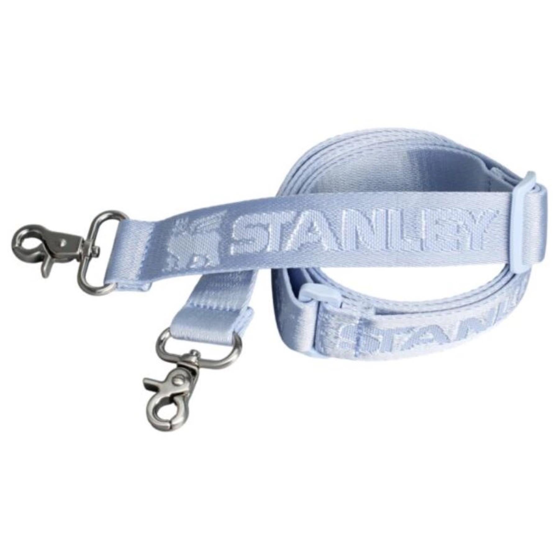 Stylische Stanley Thermosflasche All-Day Quencher Carry-All 1.18l in zartem Hydrangea-Design, ideal für Erfrischungen unterwegs.