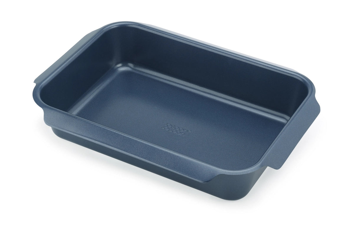 Nest Oven Backform L 35x24cm H8cm antihaftbeschichtet in Blau präsentiert im Onlineshop von KAQTU Design AG. Backform / Backblech ist von Joseph Joseph