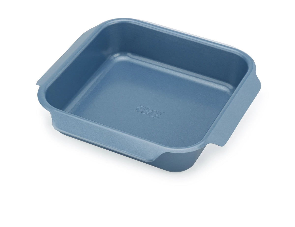 Nest Oven Backform M 24x24cm H6.5cm antihaftbeschichtet in Blau präsentiert im Onlineshop von KAQTU Design AG. Backform / Backblech ist von Joseph Joseph