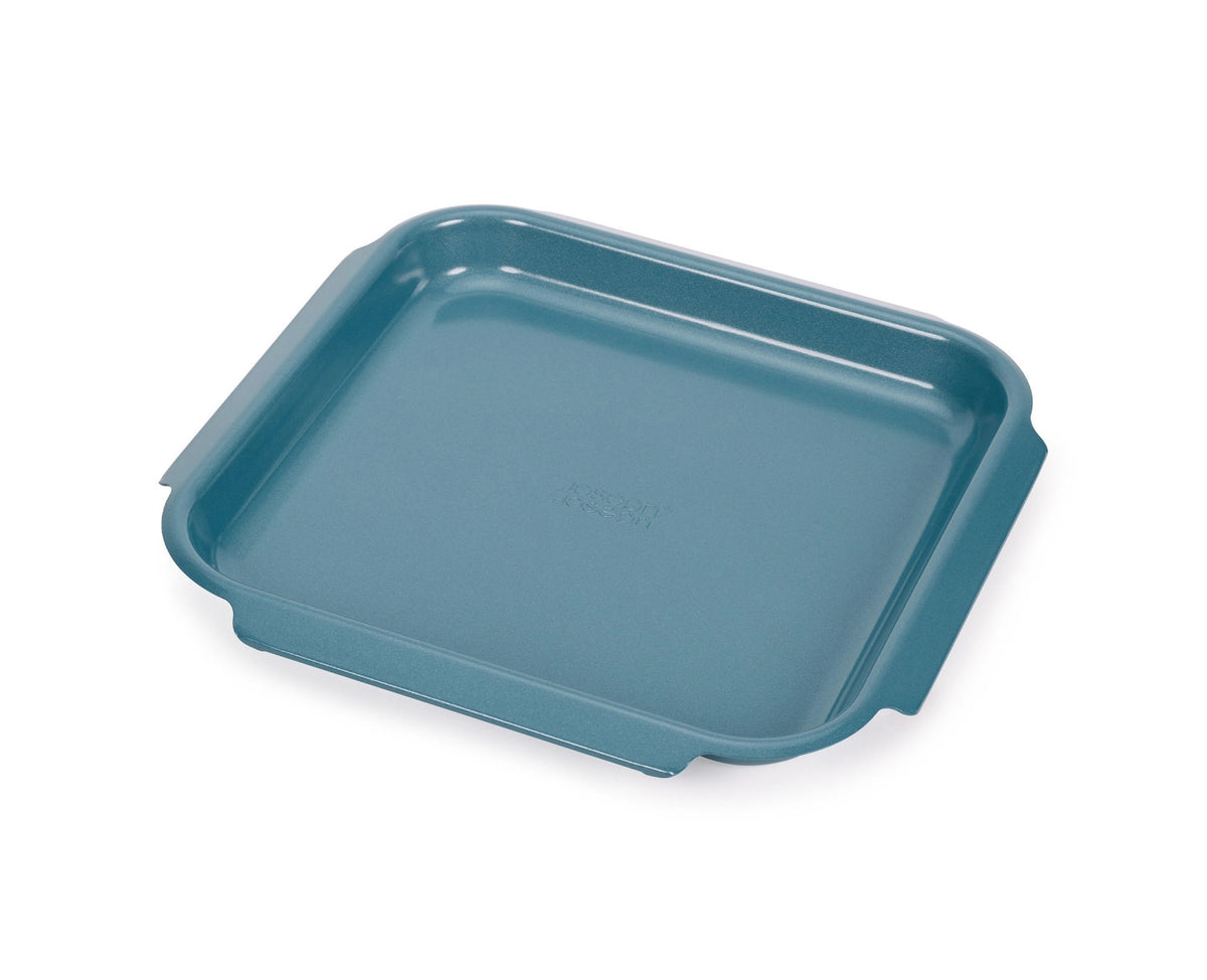 Nest Bake Backform M 30x33cm H3cm antihaftbeschichtet in Blau präsentiert im Onlineshop von KAQTU Design AG. Backform / Backblech ist von Joseph Joseph