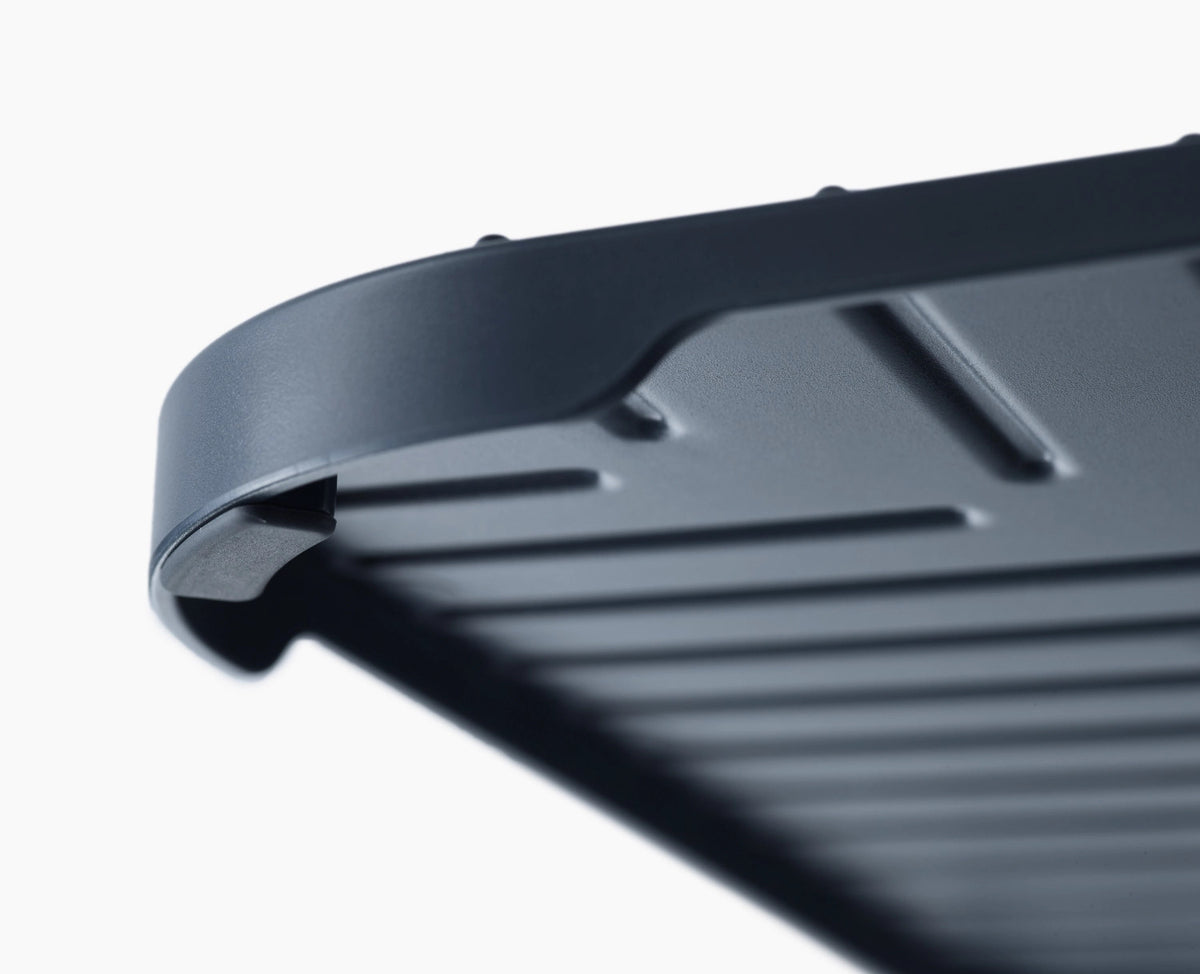 SinkShield Abtropfmatte mit Abfluss S 30x30cm ABS in Grau präsentiert im Onlineshop von KAQTU Design AG. Küchenhelfer ist von Joseph Joseph