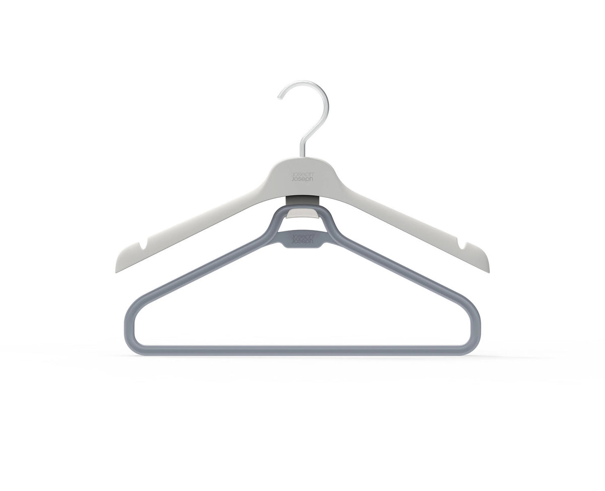 2er Set Orderly Kleiderbügel für Kleider H31cm L43cm PP ecru in Grau präsentiert im Onlineshop von KAQTU Design AG. Kleiderbügel ist von Joseph Joseph