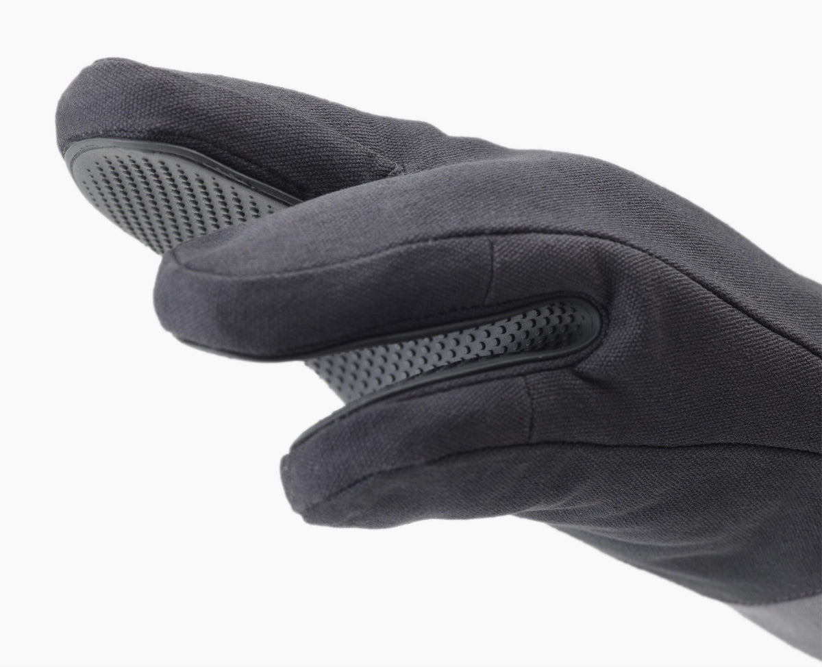 Pinch Ofenhandschuh einzeln Baumwolle anthrazit in Grau präsentiert im Onlineshop von KAQTU Design AG. Küchenhelfer ist von Joseph Joseph