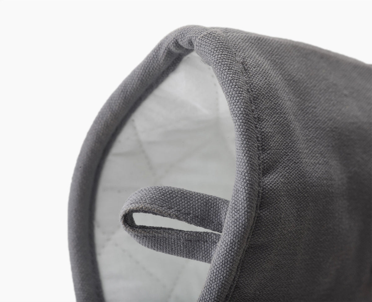 Pinch Ofenhandschuh einzeln Baumwolle anthrazit in Grau präsentiert im Onlineshop von KAQTU Design AG. Küchenhelfer ist von Joseph Joseph