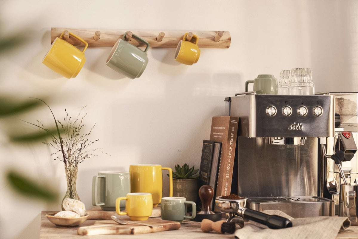 Tasse Citron L 475ml in Gelb präsentiert im Onlineshop von KAQTU Design AG. Espressotassen ist von Staub