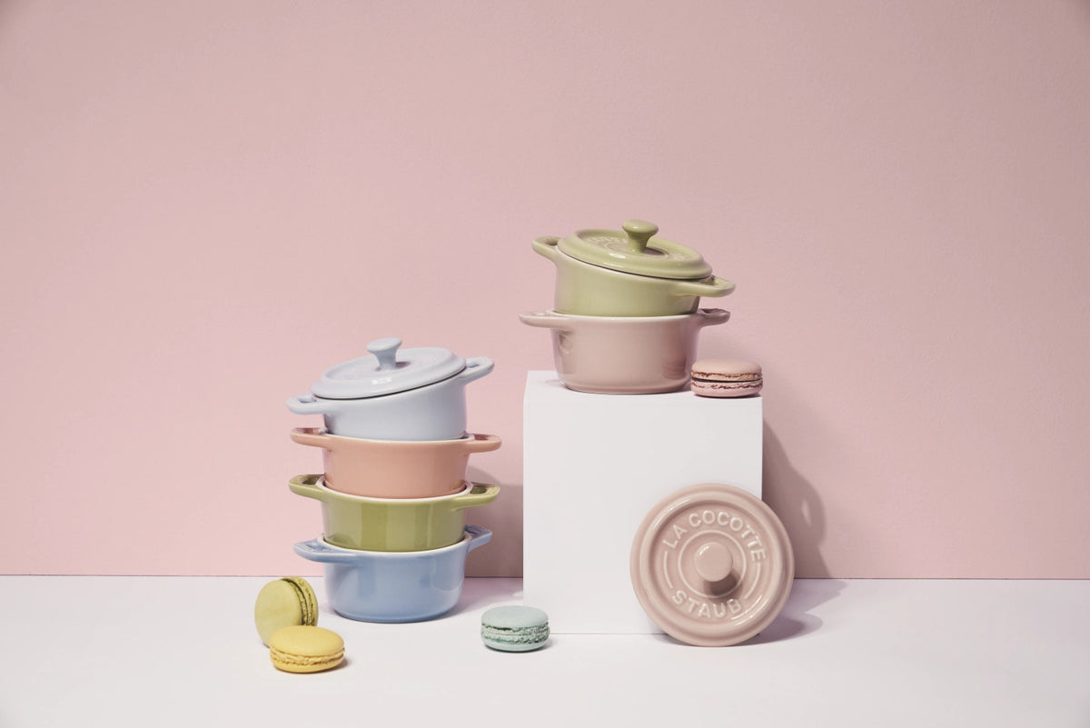 6tlg. mini Cocotte Set in Mehrfarbig präsentiert im Onlineshop von KAQTU Design AG.  ist von Staub