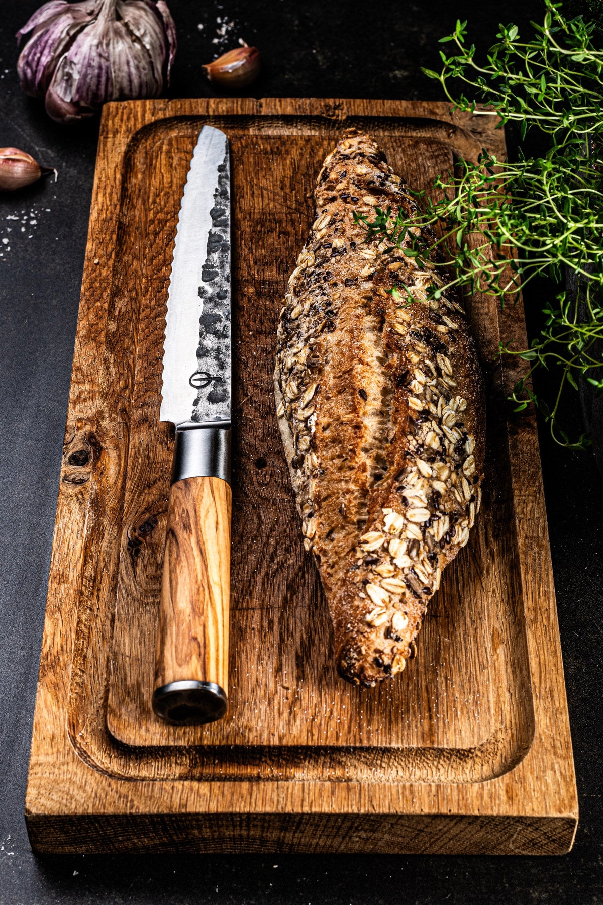 Olive Brotmesser 20cm in Beige präsentiert im Onlineshop von KAQTU Design AG. Küchenmesser ist von Forged