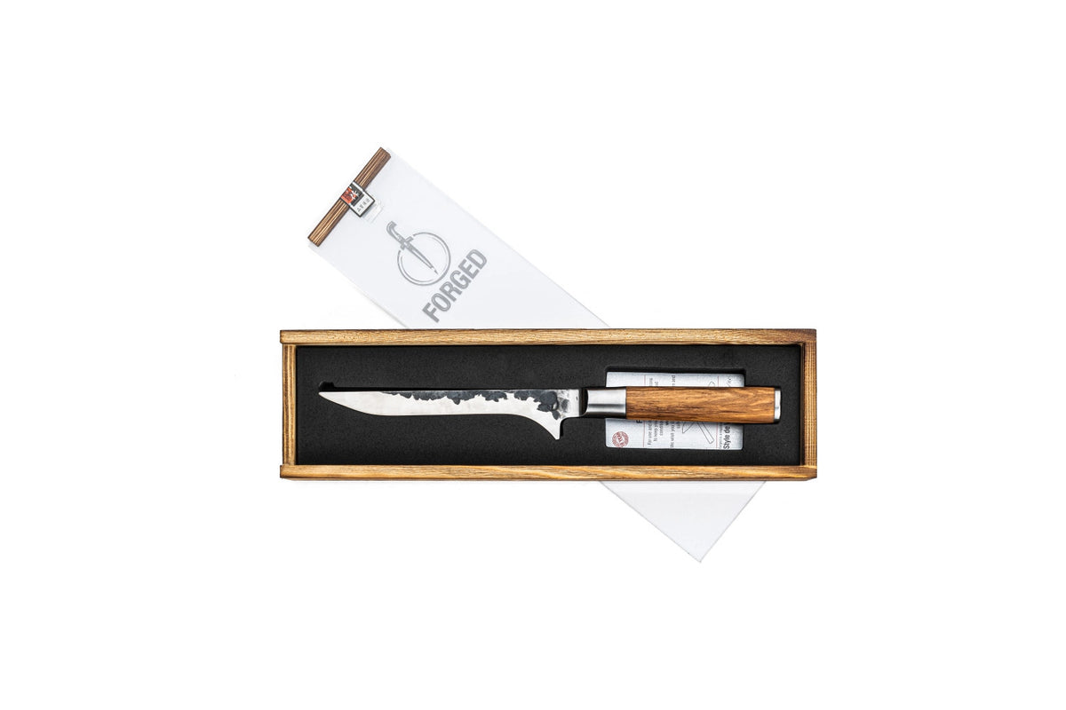 Olive Ausbeinmesser 15cm in Beige präsentiert im Onlineshop von KAQTU Design AG. Küchenmesser ist von Forged