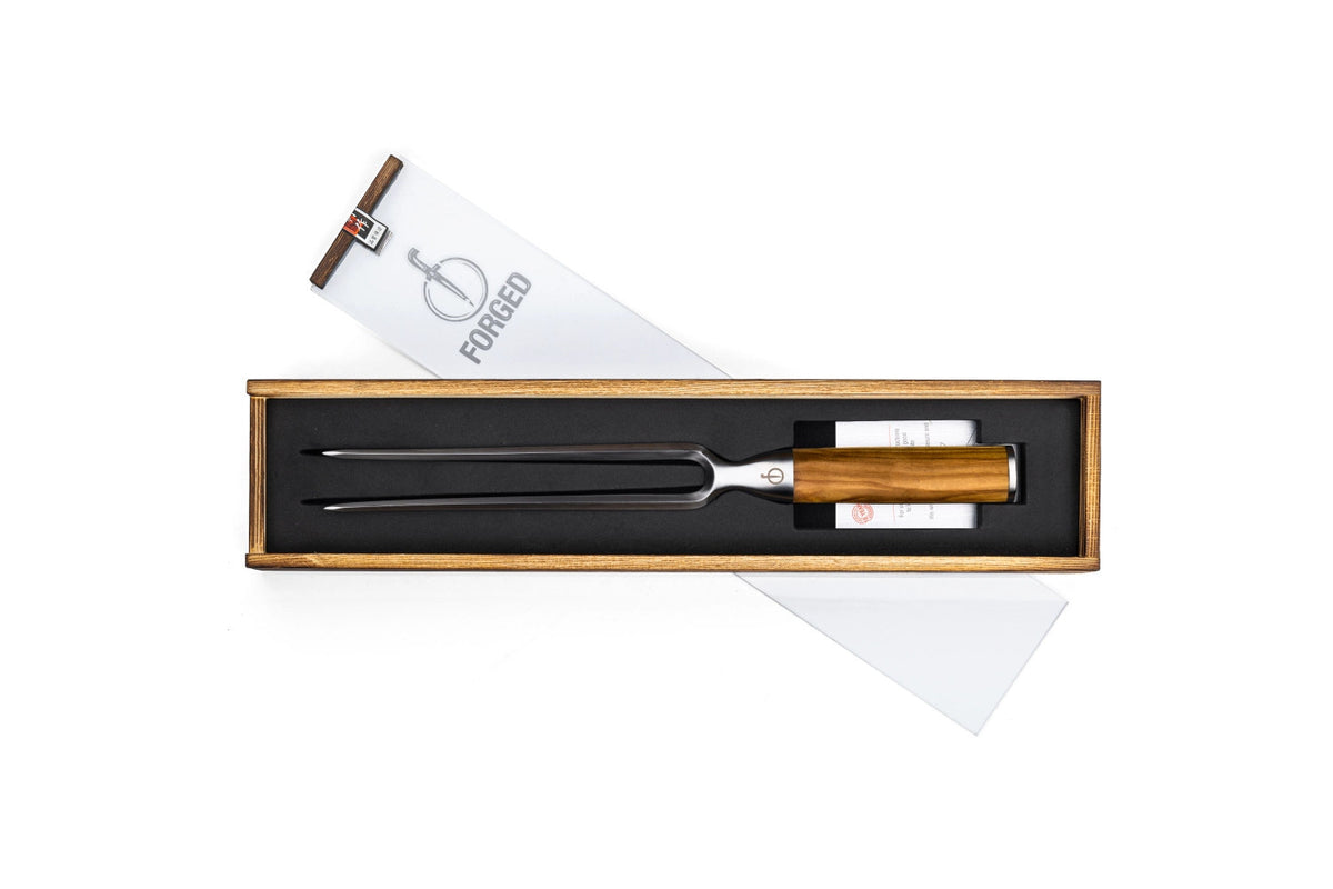 Olive Tranchiergabel in Beige präsentiert im Onlineshop von KAQTU Design AG. Besteck ist von Forged