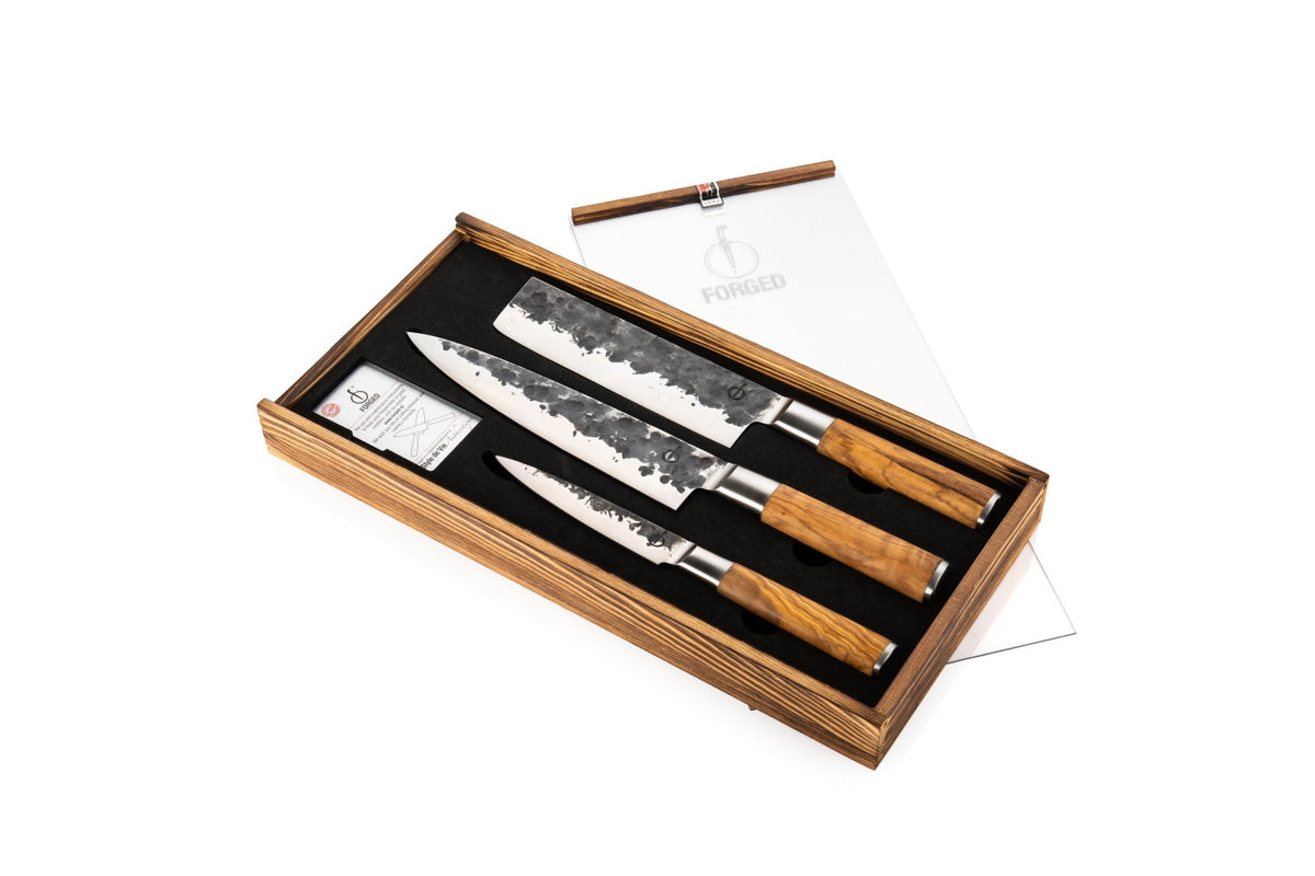 3tlg Olive Messerset in Beige präsentiert im Onlineshop von KAQTU Design AG. Küchenhelfer ist von Forged