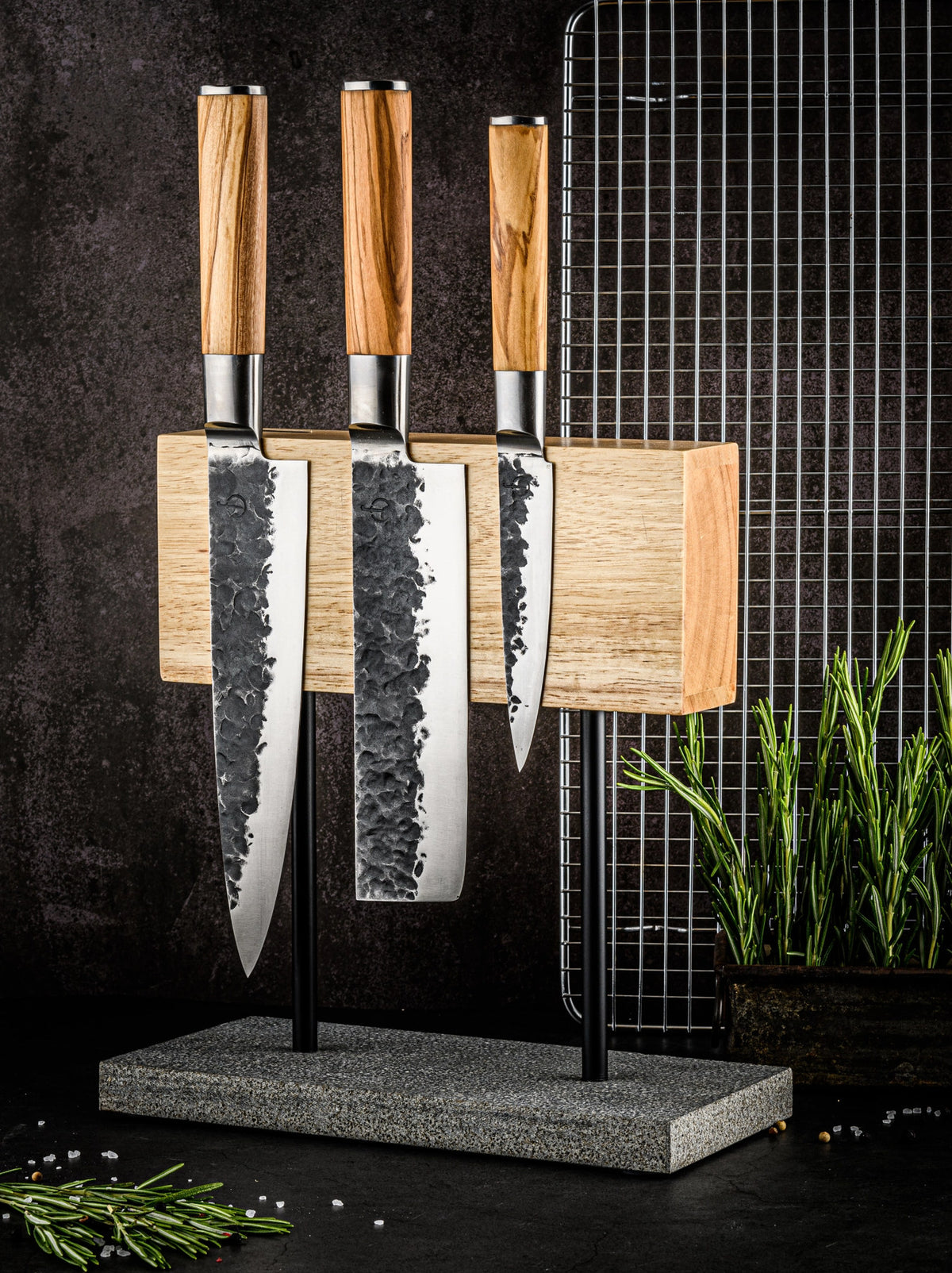 3tlg Olive Messerset in Beige präsentiert im Onlineshop von KAQTU Design AG. Küchenhelfer ist von Forged