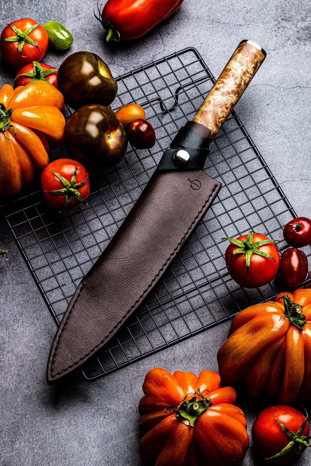 Lederetui Kochmesser in Gelb präsentiert im Onlineshop von KAQTU Design AG. Küchenmesser ist von Forged