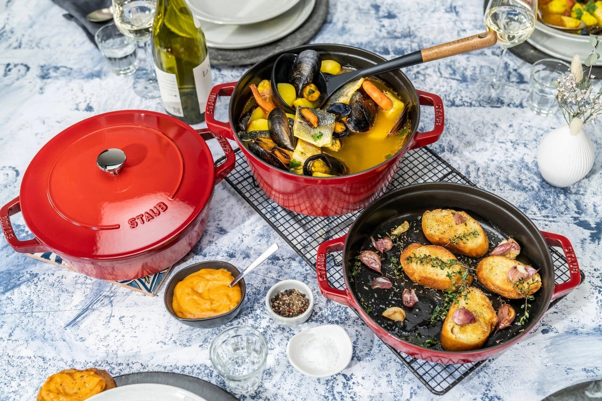 Cocotte 4tlg. 24cm, rund, Kirsch-Rot, stackable in Rot präsentiert im Onlineshop von KAQTU Design AG.  ist von Staub